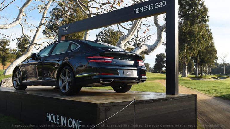 Με ένα χτύπημα κέρδισε πολυτελές αυτοκίνητο